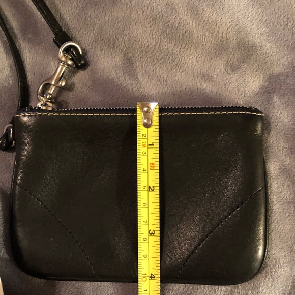 🌹Plain classic black leather wristlet from Coach - Picture 4 of 7